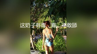 多人运动，骚老婆恨不得把蛋蛋也塞进b里-娇小