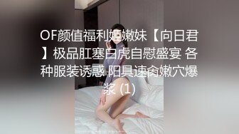 黑丝大长腿少妇在沙滩上偷偷的自慰时不时的还有路人走过太刺激了