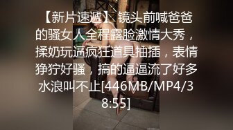 家庭摄像头偷拍大奶少妇自慰，还时不时挑逗可爱小泰迪