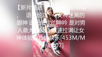 风情泰国--餐厅喝奶茶，爆乳美女，不穿奶罩不穿内裤，色咪咪自慰，手指扣淫穴，周围客人络绎不绝，心里爽死了吧！1