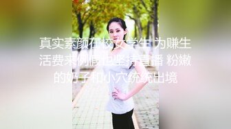 眼镜妹逼毛乌黑茂密,每次洗澡都要用猪鬃毛刷子刷逼