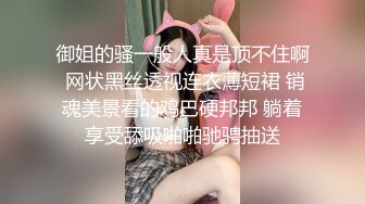 商场女厕近距离偷窥黄衣美女的小黑鲍