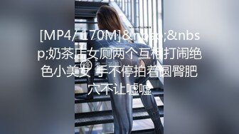 气质红唇美少妇居家夫妻啪啪，穿上开档肉丝张开双腿舔逼，骑乘扶手上下套弄，抬腿侧入猛操后入大屁股