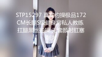 漂亮大眼睛超清纯气质美女下海小尺度秀，撩起小背心揉捏奶子，特写揉穴非常粉嫩，双指夹住左右摆弄诱惑