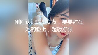 楼上来敲门以后，女友报复更大声叫了。楼上都投诉了