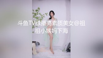 良家大奶少妇家中约两位炮友啪啪一个拍一个干抹点润滑油抱起来使劲搞小床嘎吱嘎吱响射了好多