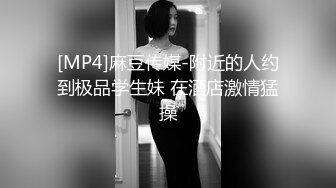 -极品瑜伽教练牛仔裤女神上演一字马 这个姿势干逼礼物不断 肤白貌美 罕见尤物