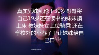 后入骚货，自己动手放进去，声音很淫荡