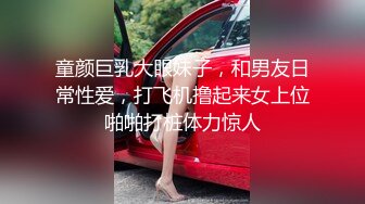 风情学妹露脸趴在纹身大哥胯间舔弄大鸡巴，开档黑丝