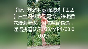 《最新流出反差嫩妹》露脸才是王道！人不可貌相清纯白皙无毛美鲍爱露出少女【伊理文】，大街超市商场景区各种人前露出 (3)