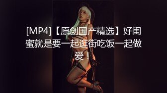 -三位身材苗条性感美女姐妹花裸体户外练瑜伽