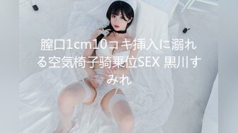 二月流出厕拍牛人手动背后俯视偷拍商场座厕2来尿尿的美女条纹衫美眉抓着门把撅着屁股尿