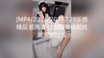 [MP4]【人间水密桃】三女叠罗汉来姨妈只能双飞啪啪，健身球上口交边骑乘边舔逼，快速抽插大屁股出白浆