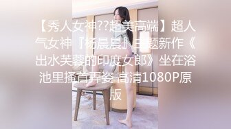 身体恢复之后的第一个任务就是塞上两根假鸡巴发情