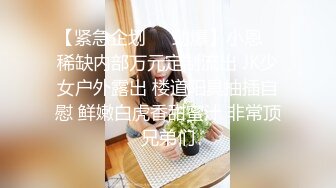 气质不错的女神，来根蔬菜自慰进出阴道表情真叫享受，不过瘾用买的小玩具刺激阴