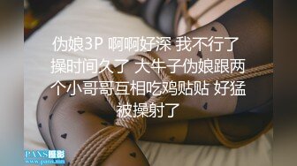 《极品CP魔手外购》坑神潜入某单位女厕隔板缝中实拍超多小姐姐方便，赤裸裸逼脸同框，妹子对着镜头看半天都没发现异常 (1)