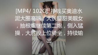 小骚货孩子睡觉了一个人在床上偷偷的掰穴自慰起来，特写蝴蝶逼