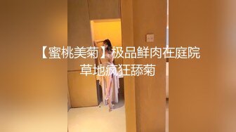 爸爸来了骚女儿很高兴，全程露脸沙发上激情还给舔逼呢，骚女儿把爸爸的鸡巴舔起来压在身下激情抽插好骚啊