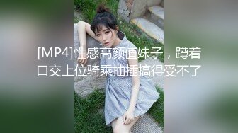 萤石云酒店摄像头偷拍假期开房的白领情侣反差婊眼镜妹缠着玩电脑的男友啪啪