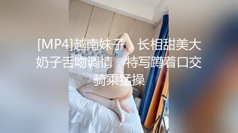 推特极品长腿苗条烧婊子【橙子】私拍，丝袜塞逼肛塞夹着假阳具公共场合露出边走边紫薇，骚话连天 (2)