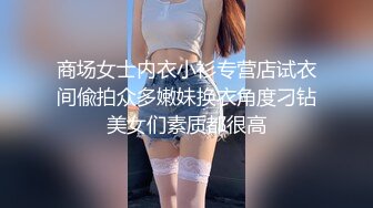 当我对一个似乎是班上唯一的普通女孩很友善时，我爱上了她