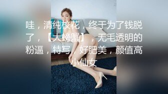 破解家庭网络摄像头眼镜知识男玩着手提电脑骚女友脱了裤子要骑上来啪啪脱光看两人身材都不错