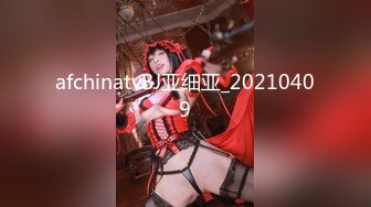 [MP4/ 1.58G] 丝袜女仆情趣装颜值不错很嫩小少妇激情3P，伺候两个小哥哥主动上位抽插嘴里还叼着大鸡巴