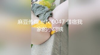 【卅卅寻花】KTV里都是嫩妹，连续俩00后，强制摸奶亲吻，大白兔一把拽出来，玩得刺激