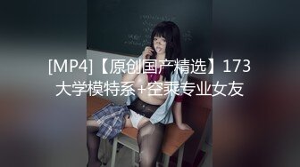 蓝衣新人妹妹！被两男随意调教！修长美腿白丝袜，震动乳夹玉米插穴，无毛骚逼特写，骑乘位被胖子草