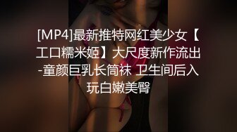 极品尤物巨乳女神！一对豪乳又大又白！撩下衣服露奶子，搔首弄姿展示身材，诱人美臀摇摆，站立一字马看穴