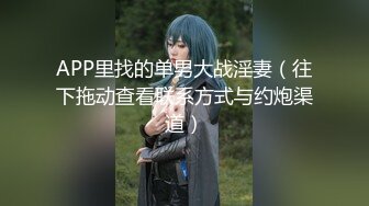 歌厅探花KTV唱唱歌啪啪啪，边唱歌躺在身材揉奶，拨开内裤摸逼，深喉口交活不错，沙发上抽插猛操