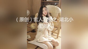 [MP4/ 921M] 大鸡巴哥双飞两个颜值奶子相当漂亮的少妇，大鸡巴很能草逼逼菊花一起草