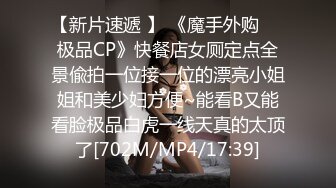 躲在厕所偷偷抽烟的美少妇