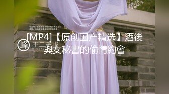 坑爹女主播冒充女大学生潜入 高校教学楼隔板女厕偷拍学妹尿尿格子裤美眉貌似在自慰