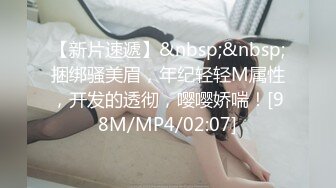 风景区女厕全景偷拍多位美女少妇前来献B (6)