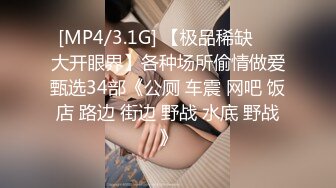 操蜜桃臀极品小女友，黑白丝袜美腿，扭腰摆臀想被操，后入一顿猛怼，射太快没爽够，震动棒自慰