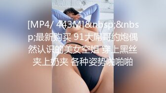 极品女模特在狼友的调教下揉奶玩逼自慰呻吟，抓着骚奶子撅着屁股看骚逼淫水泛滥