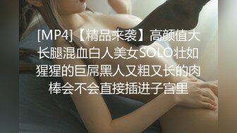 下药迷翻漂亮的黑丝女友 各种物件都往她的B里塞怎么玩都行 (5)