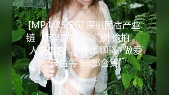 商场女厕全景偷拍12位年轻的小妹 (11)