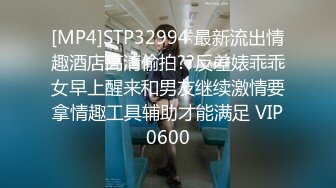 放暑假女朋友家里人都去上班了到她闺房做爱