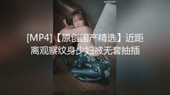 大神陌陌上勾搭的少妇，约出来开房，放着经典老歌，盖着被子吃鸡，含的特别爽，哇哇 忍不住叫了出来！