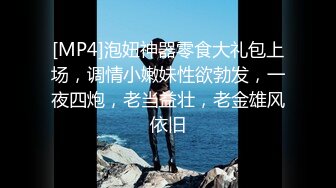 《魔手外购极品CP》正面全景商场女厕逼脸同框偸拍超多年轻小姐姐小少妇方便，发现稀有极品正宗一线天馒头笔，真的好看