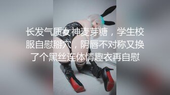 丝袜高跟露脸颜值不错的女模特镜头前发骚，大黑牛假鸡巴深喉舔弄，淫声荡语掰开骚穴看特写，激情抽插好刺激