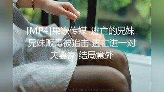 小姐姐激情露出：我家门口，好怕有人啊。在楼道全裸，发骚揉奶掰逼洞，娇喘呻吟，要是被发现就好玩了！