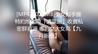 年轻漂亮美乳妹子SPA按摩会所被手法一流的男技师推油催情按摩手指振动棒各种搞粉嫩小穴出了好多淫水