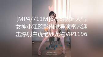 [MP4/ 231M] 精壮小伙双飞熟女- 黑丝大奶熟女给小伙舔屌眼神拉丝爱已慢慢