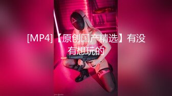 小美女被情人带到新租的公寓后在厨房扒光衣服抱在台子上操-