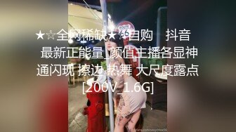 餐厅女厕全景偷拍多位漂亮的小姐姐嘘嘘各种粉嫩的鲍鱼完美呈现 (2)