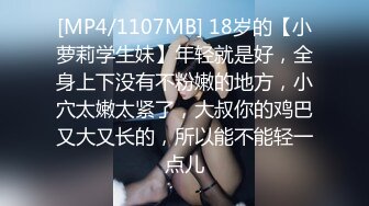 淫乱房间的淫荡男女，露脸黑丝情趣诱惑，小姑娘要当女王调教小哥，假道具草男人舔逼舔脚玩闺蜜，各种抽插