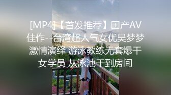 办公楼女厕全景偷拍美女秘书的极品美鲍鱼